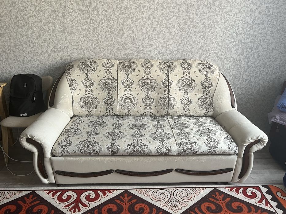 Диван в хорошем состоянии