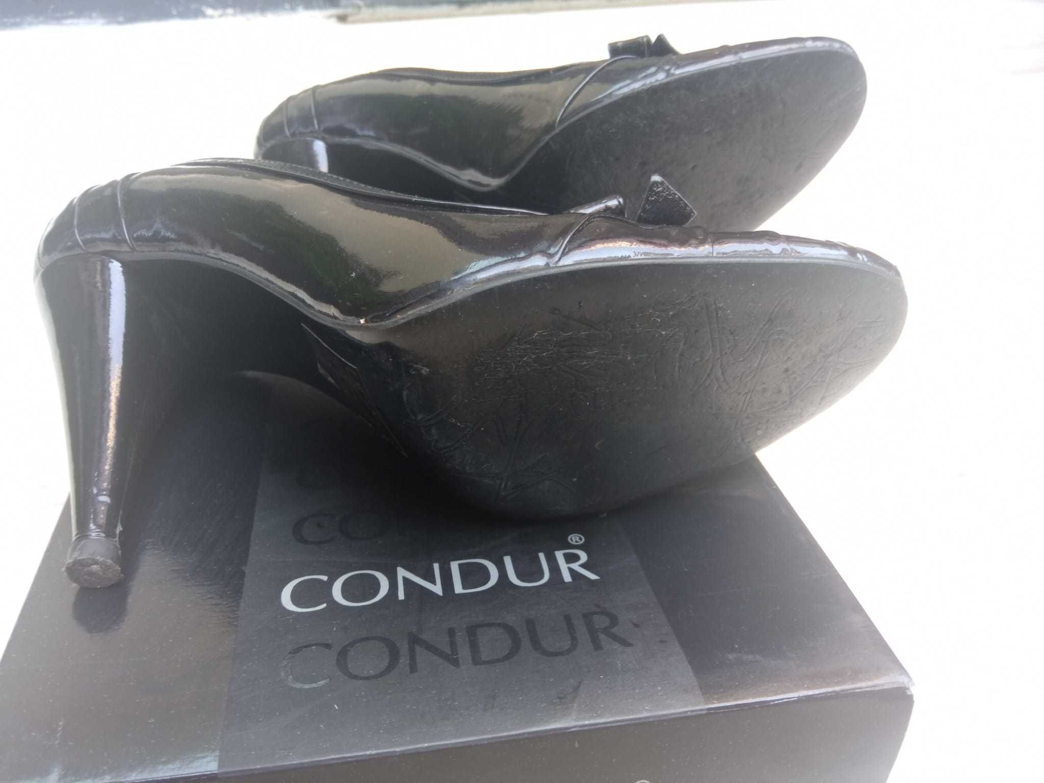 Pantofi Condur cu model deosebit