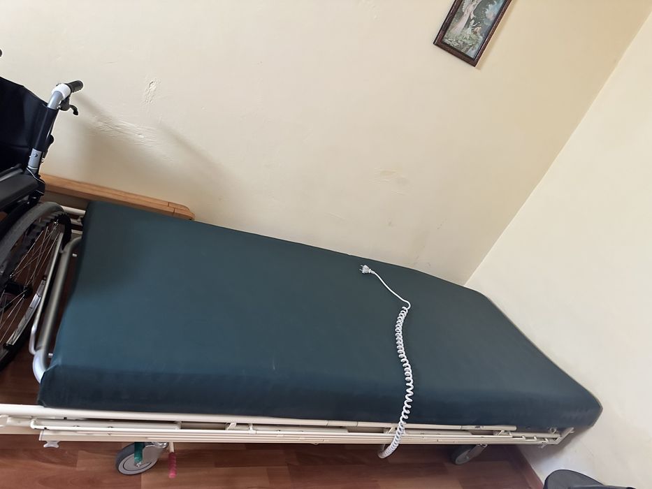 Pat medical elecrtic si scaun cu rotile  nou