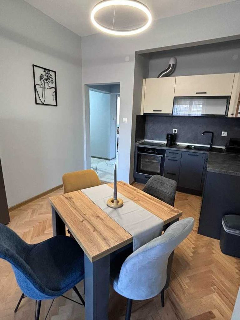 Дава се под наем Тристаен апартамент в София, Център - 90 кв.м за 1600 € - Снимка #1