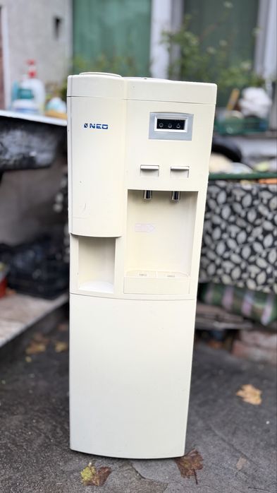 Диспенсър за вода с горно зареждане топла и студена вода