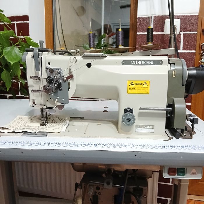 Masina de cusut cu 2 ace MITSUBISHI pentru gros ,stofa ,piele etc.