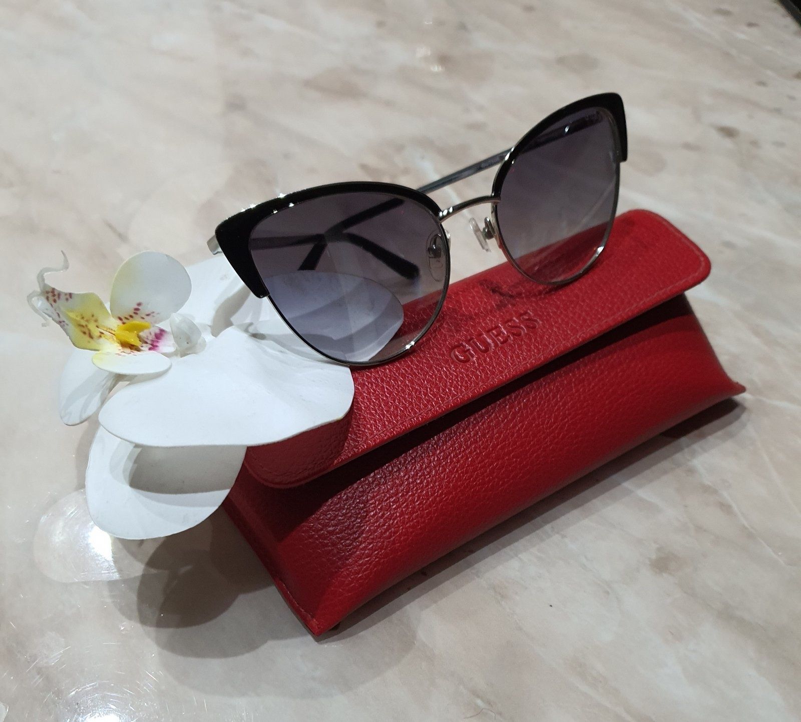 Слънчеви очила GUESS