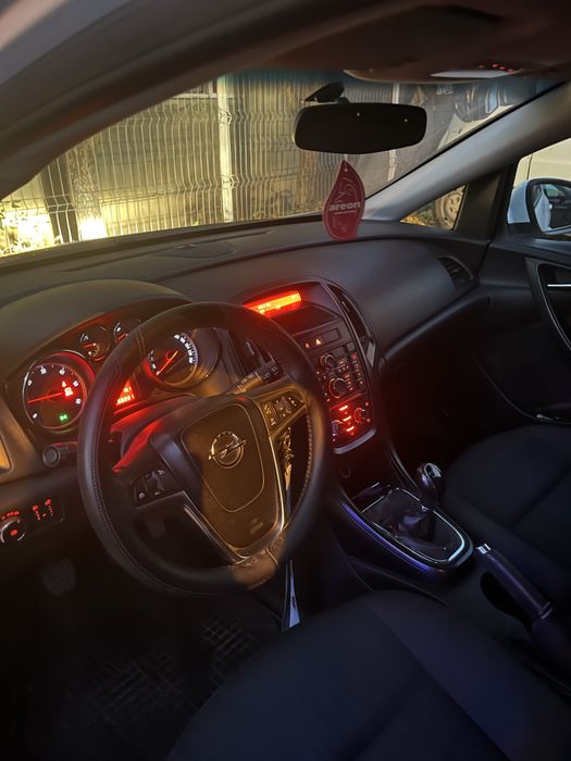 Opel Astra J an 2011