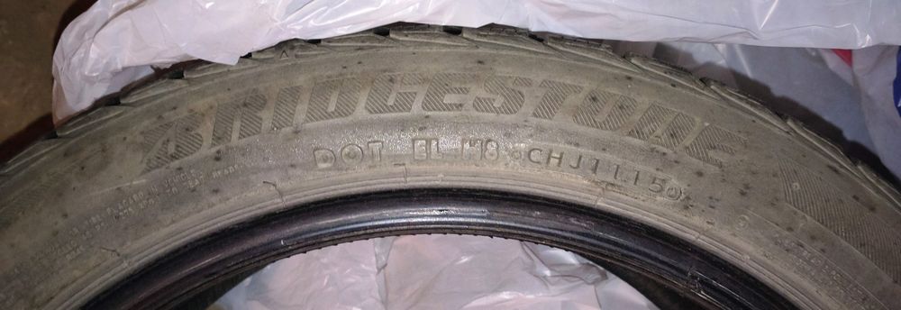 2 cauciucuri iarna Bridgestone