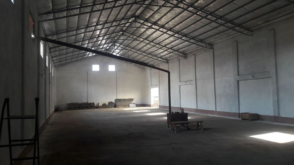 Нотурар бино сотилади