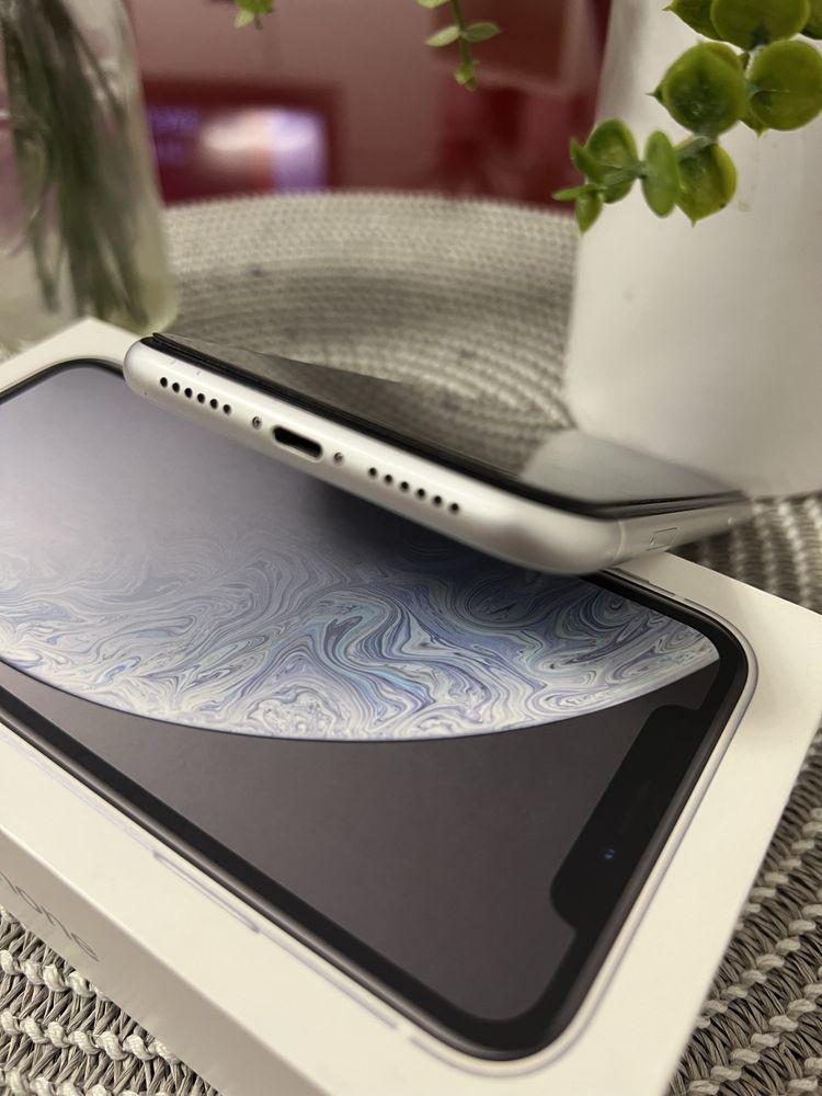 Vand Iphone XR 64 alb in stare impecabila