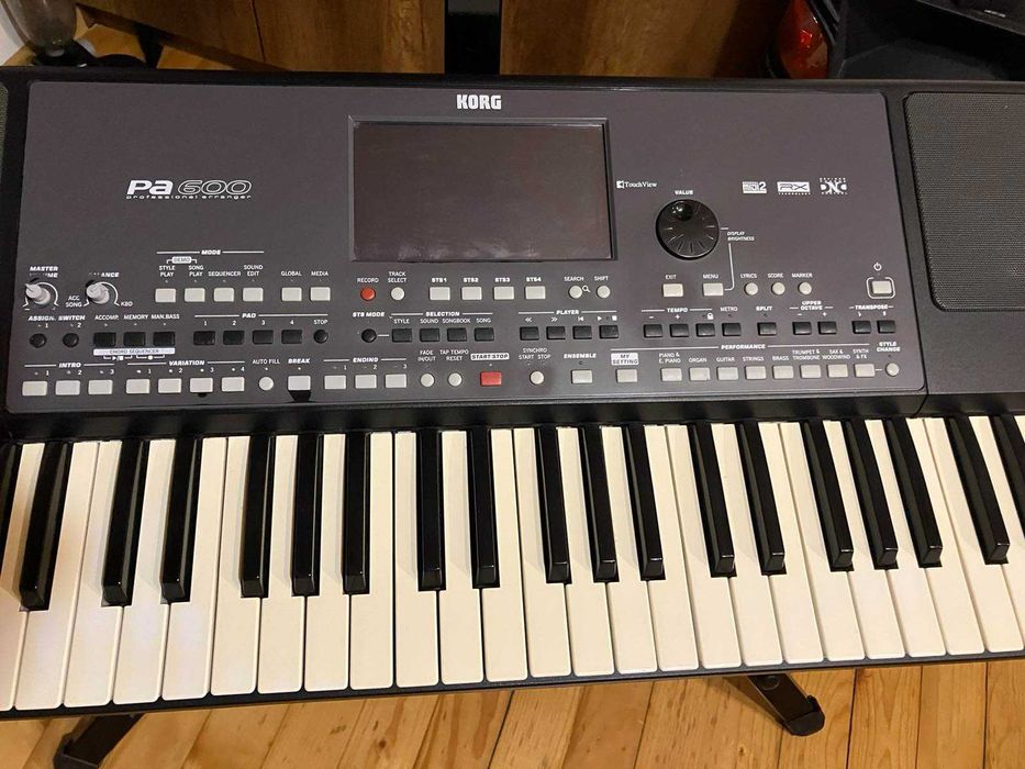 Korg Pa600 Синтезатор