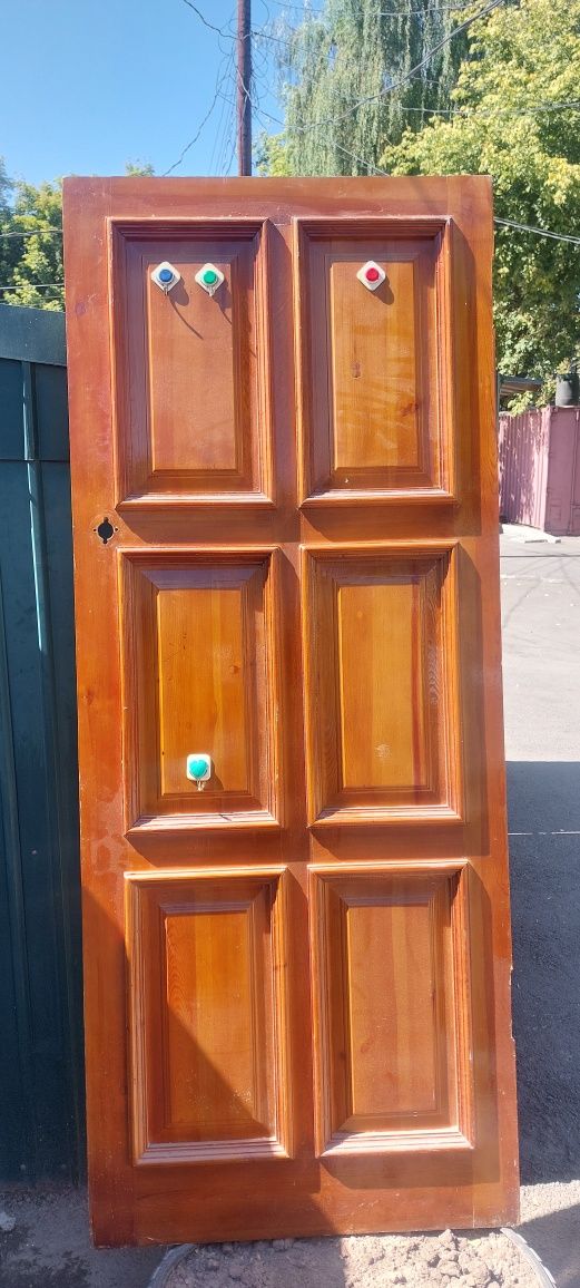 Продам дверь дерево