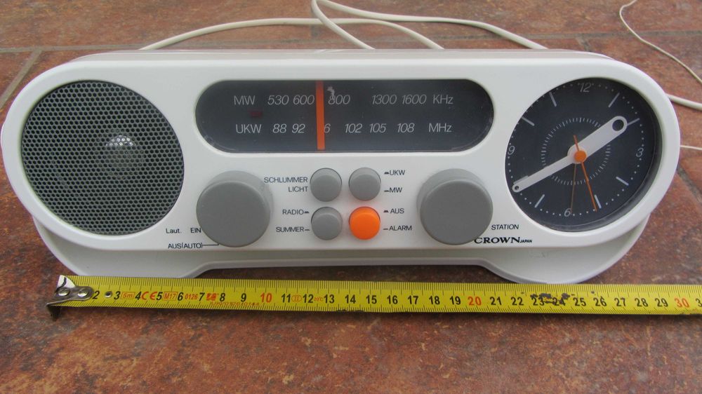 Radio alb cu ceas mare Crown Japan superb deosebit alarma lumina veghe