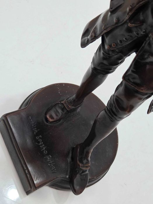 Superba sculptura--Mozart copil cantand la vioara