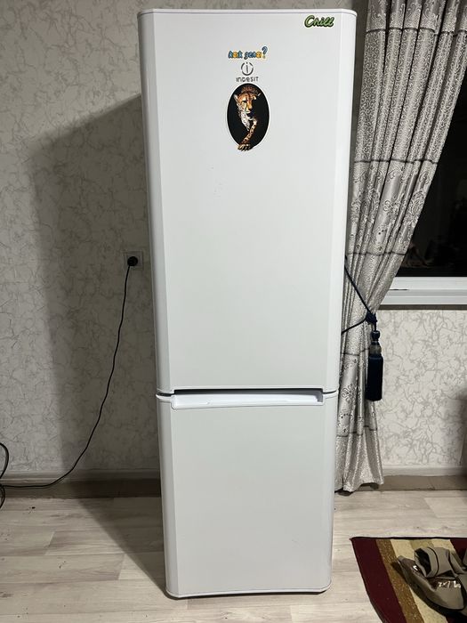 Холодильник  двухкамерный