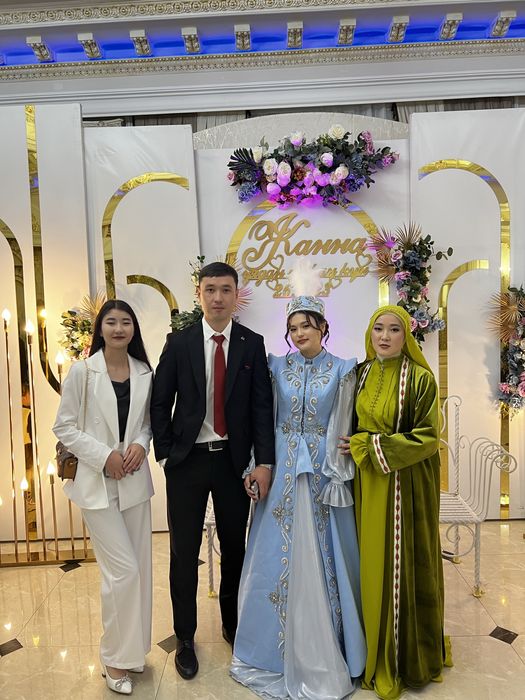 Көйлек қазақша шапанмен белдік орамал