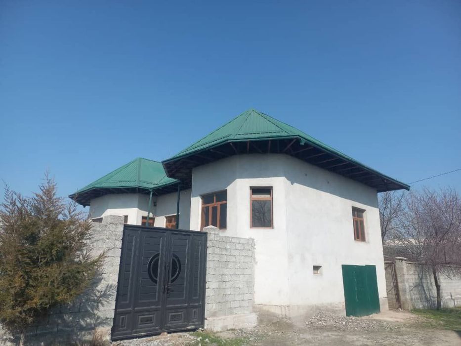 Иштихон тумани Сафохужа кишлогида уй сотилади
