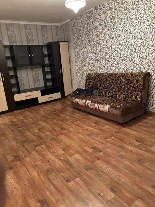 Продам 1,5ку Поповича 20 этаж второй