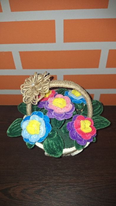 Aranjament floral din sarma plusata