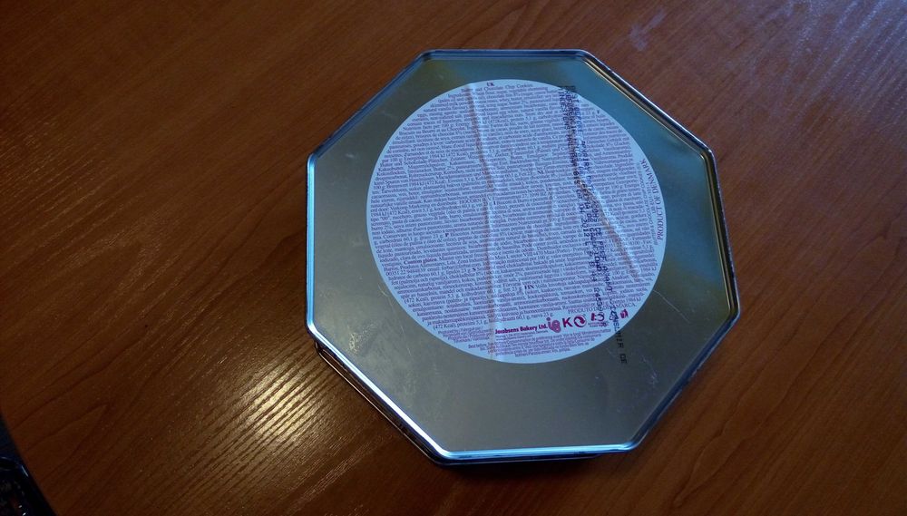 Метална кутия за бисквити  с картини на Виктор Швайко - Viktor Shvaiko