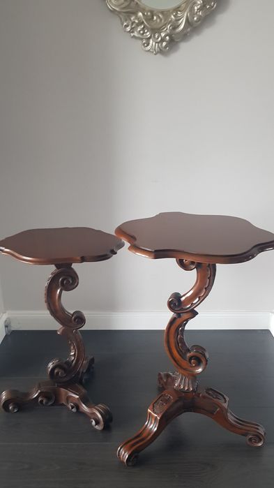 Măsuță veche Art Nouveau din lemn masiv sculptat