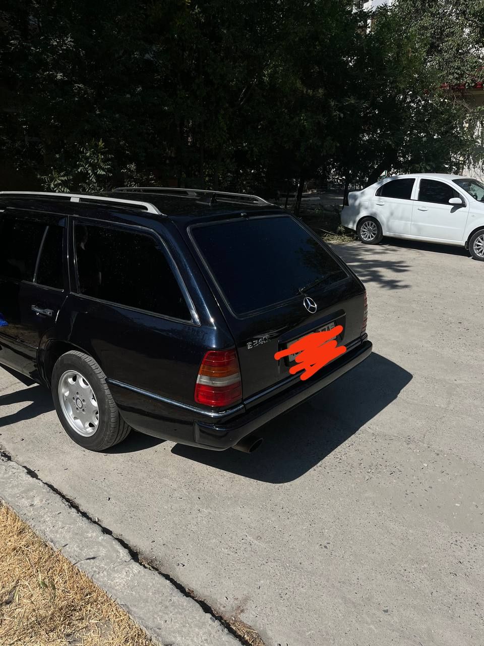 Продам или обменяю Мерседес 124 универсал 1994 год