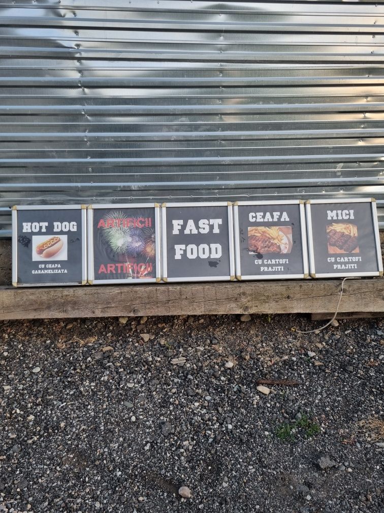 Vind reclama luminoasă