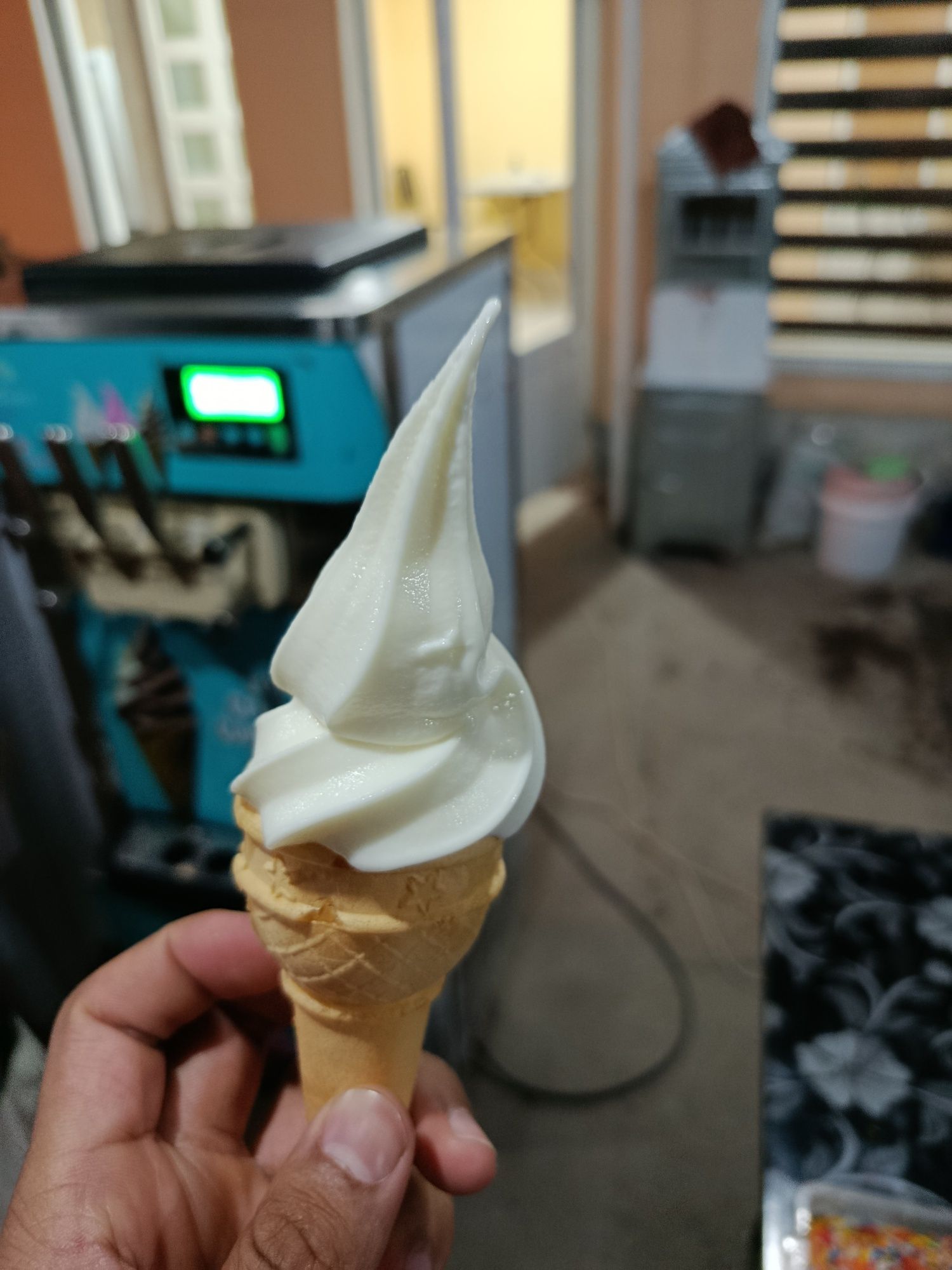 Muzqaymoq apparati donper holati yangi