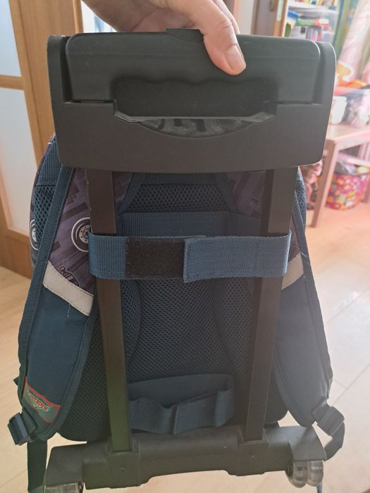 Ghiozdan cu  troler detasabil