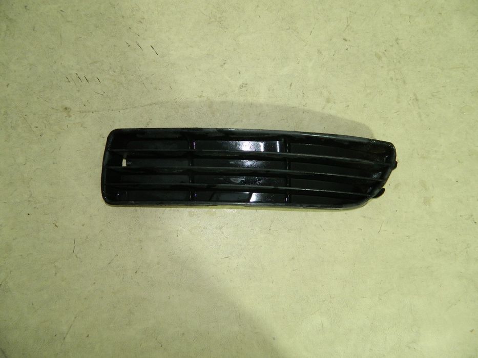 Grila bara fata partea stanga, Audi A4, 95-99, 8D0807345B