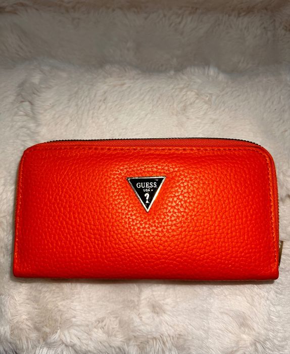 GUESS портмоне – съвършенство в детайла