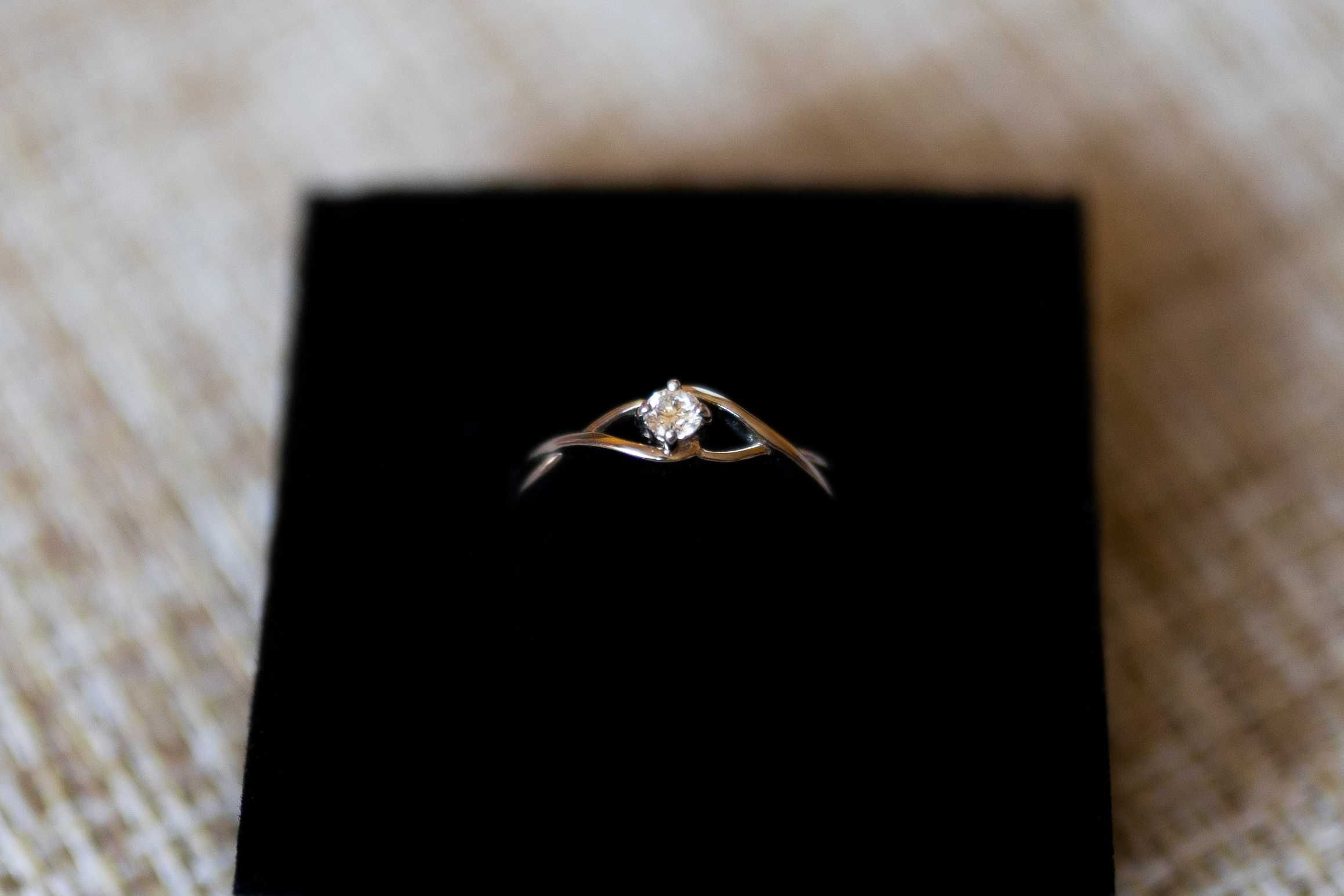 Годежен пръстен с диамант 0,17 в бяло злато