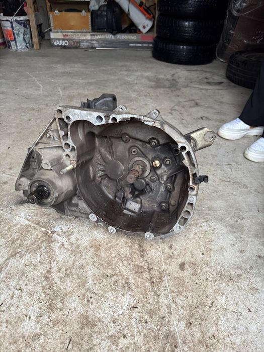 Cutie viteza Dacia Logan 2005