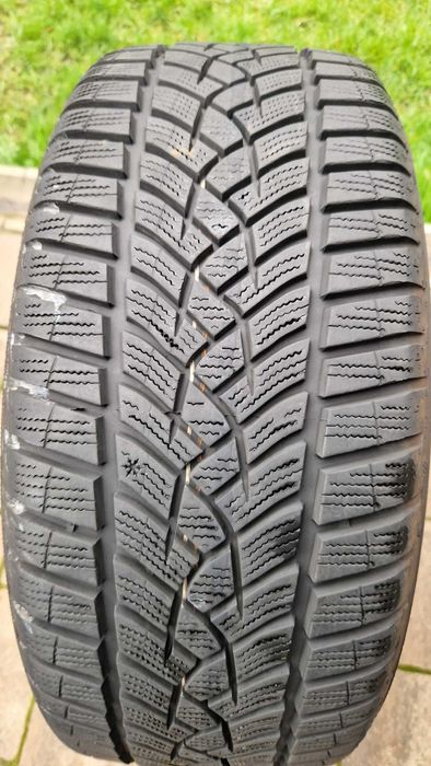 1 anvelopa iarna 215 45 R 17 Goodyear