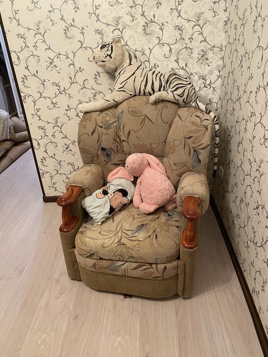 Диван и два кресла