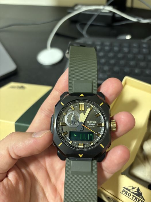 Casio Pro Trek 6900Y-3ER