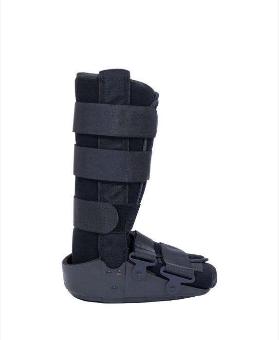Vand orteză de mers tip cizmă (fracture walker brace) de la MOBIAK.