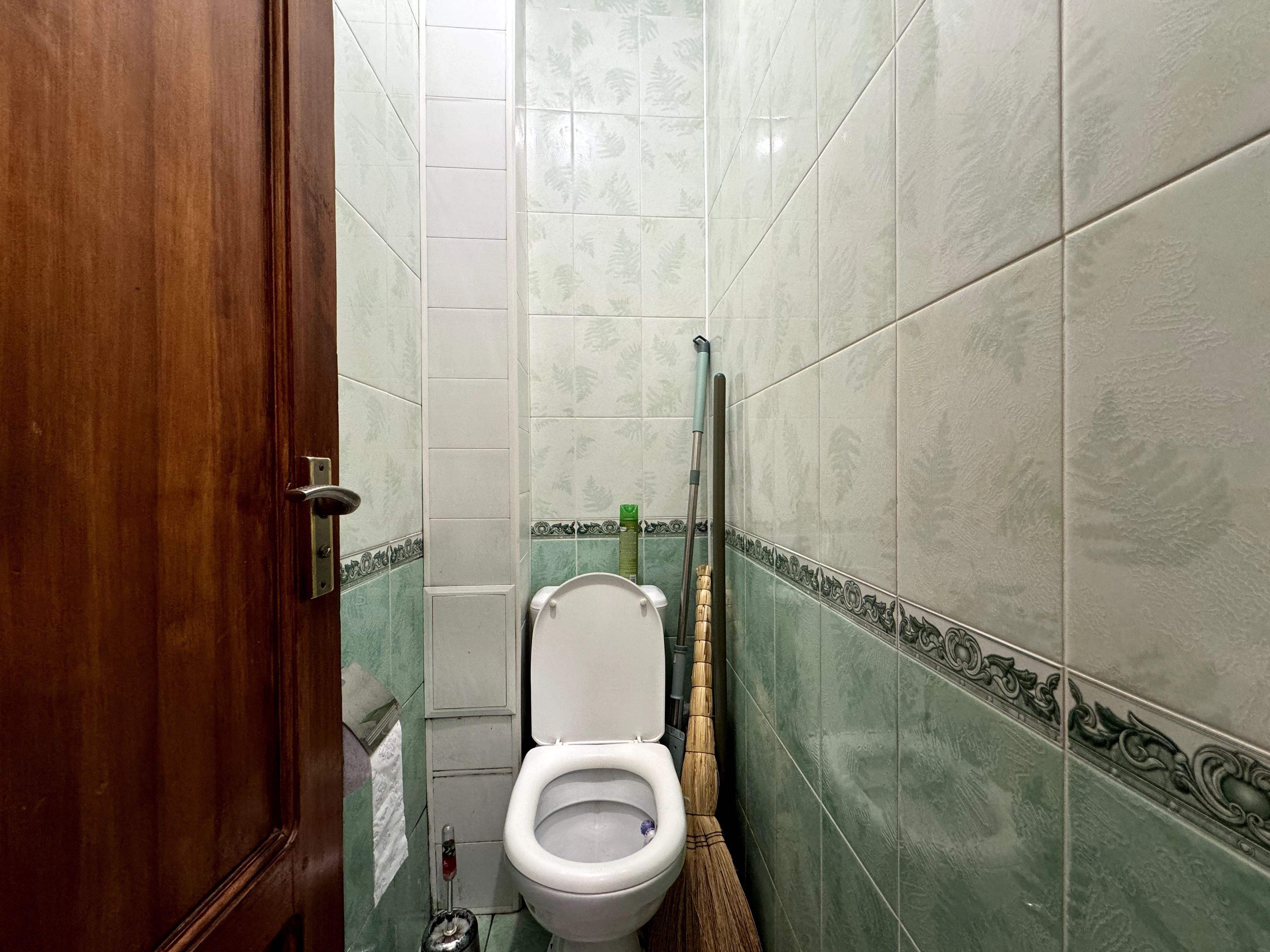 Продаётся 4-х комн квартира 85 м2, кирпич, 1 этаж, Мирабадское РОВД