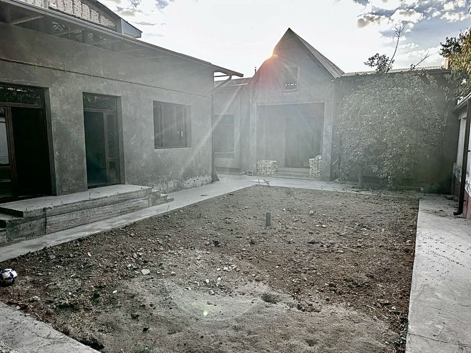 Uy sotiladi zor narxda!!!