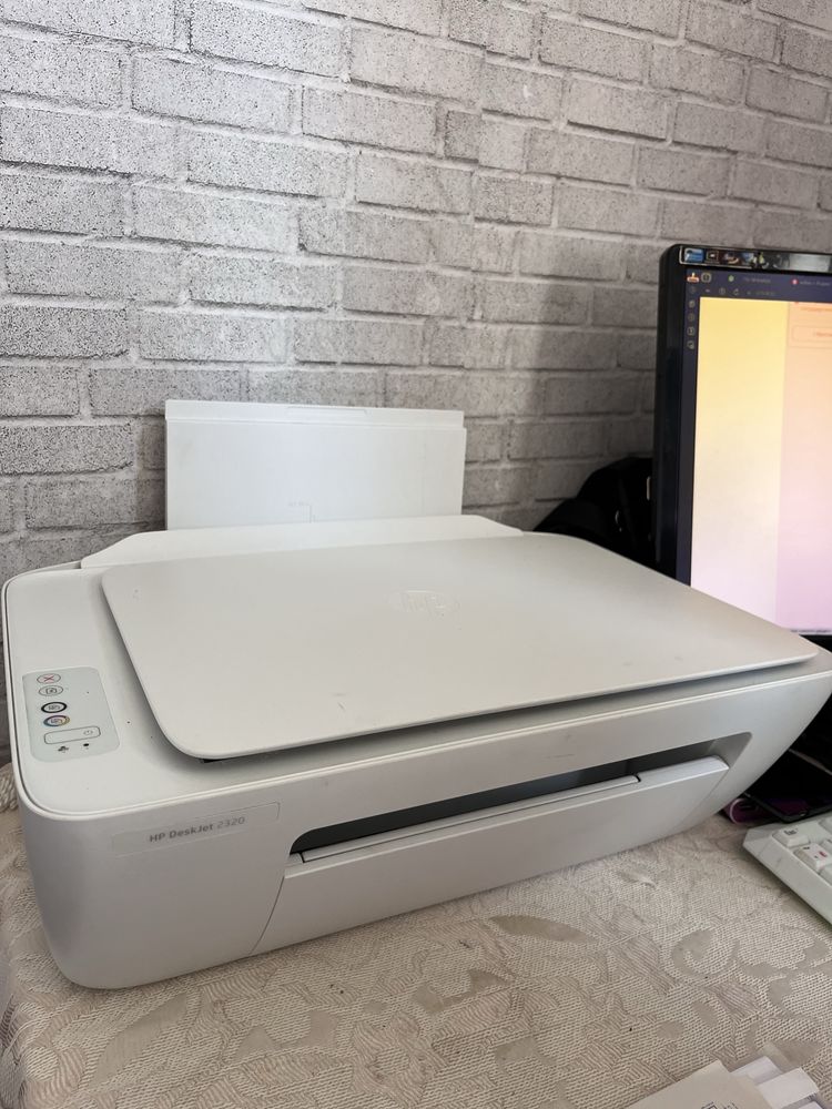 Принтер  HP DeskJet 2320