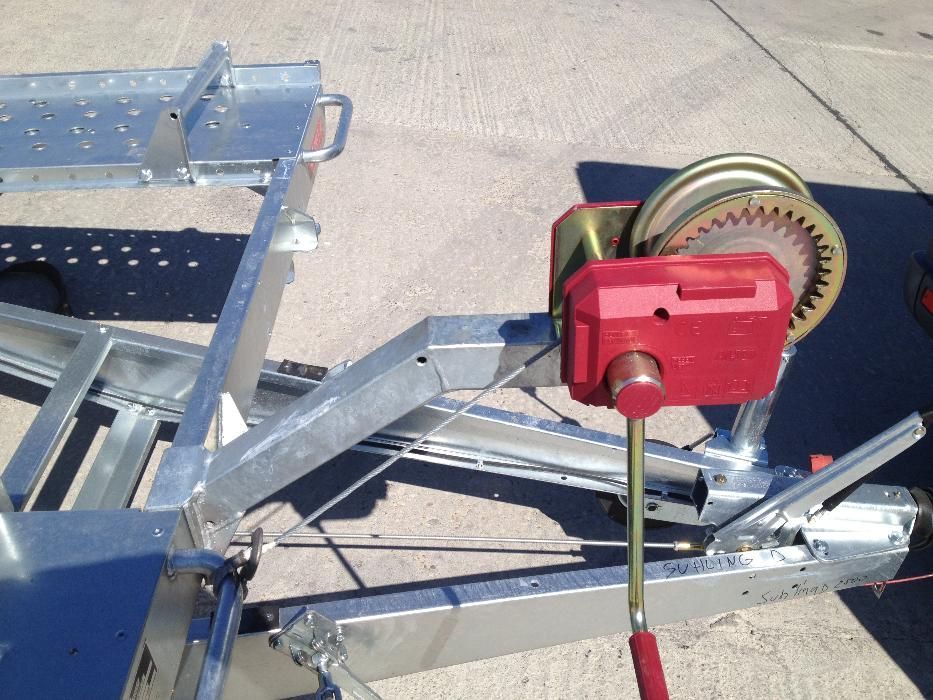 Inchiriez platforma auto Pongratz 2000kg basculabila