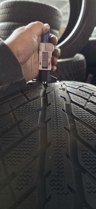 Гуми 2бр 235/35/19 -1бр - 89лв