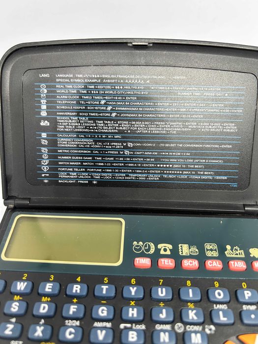 Agenda electronica vintange cu butoane colorate, ca noua