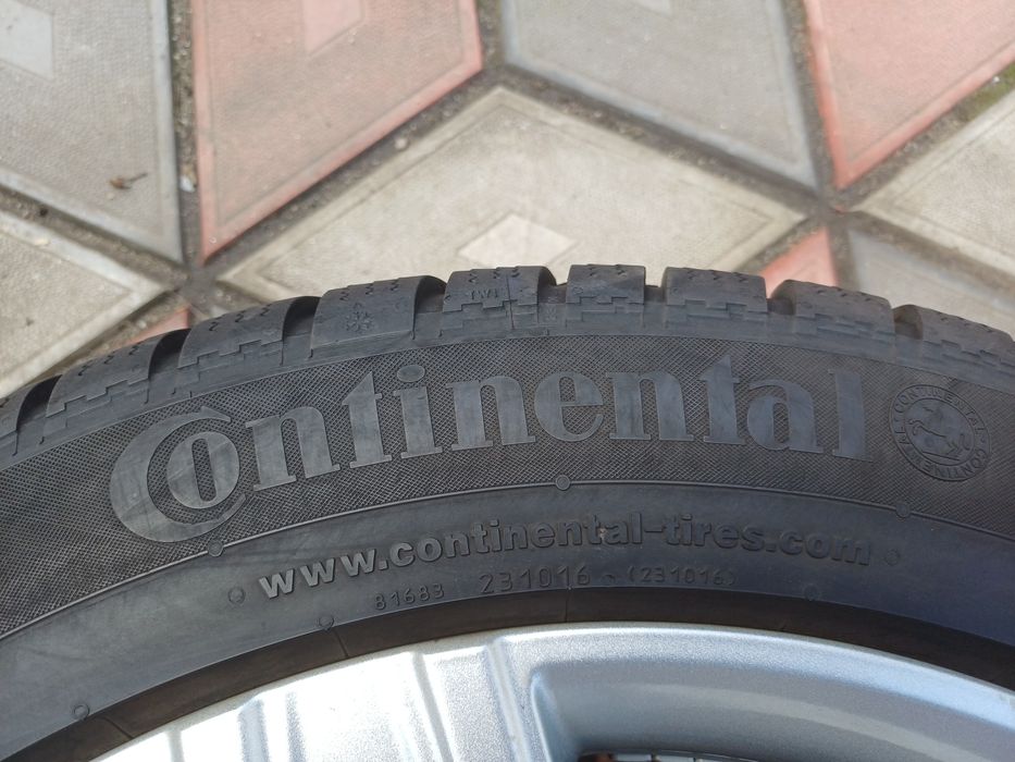 Vând 2 anvelope de iarna 225 50 r18 CONTINENTAL foarte bune