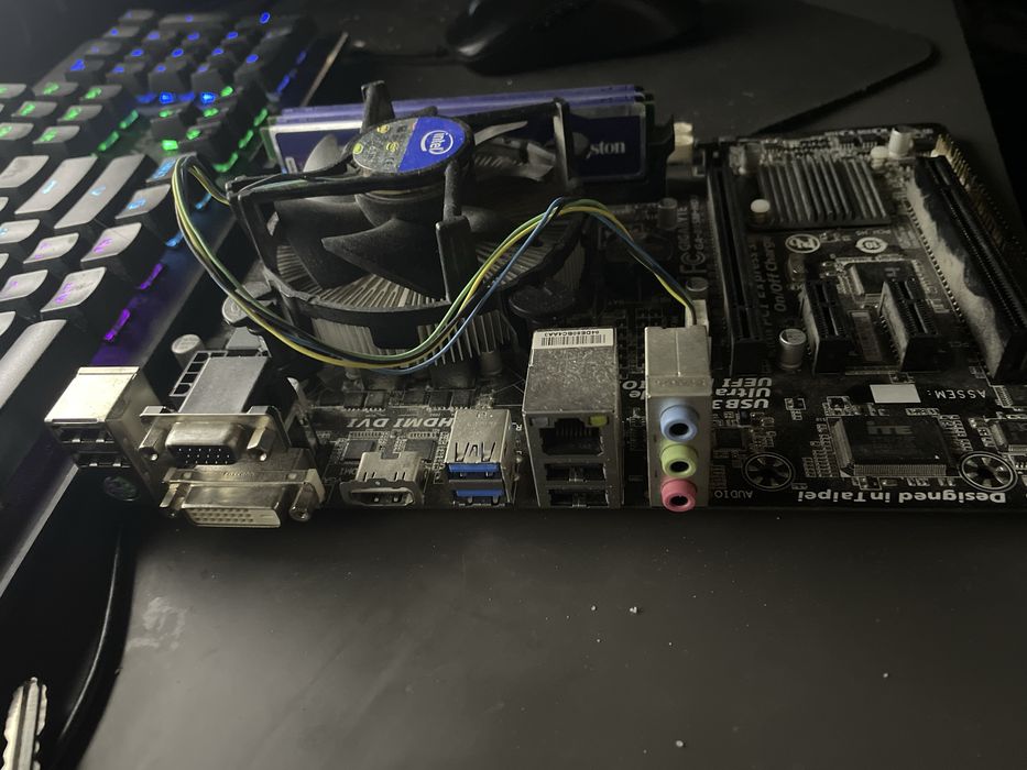 Placa de baza Gigabyte GA-B85M-HD3