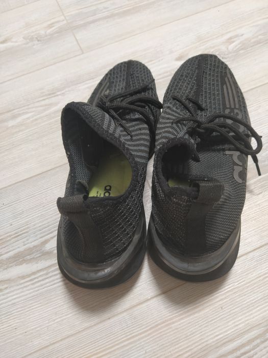 Продавам маратонки Адидас