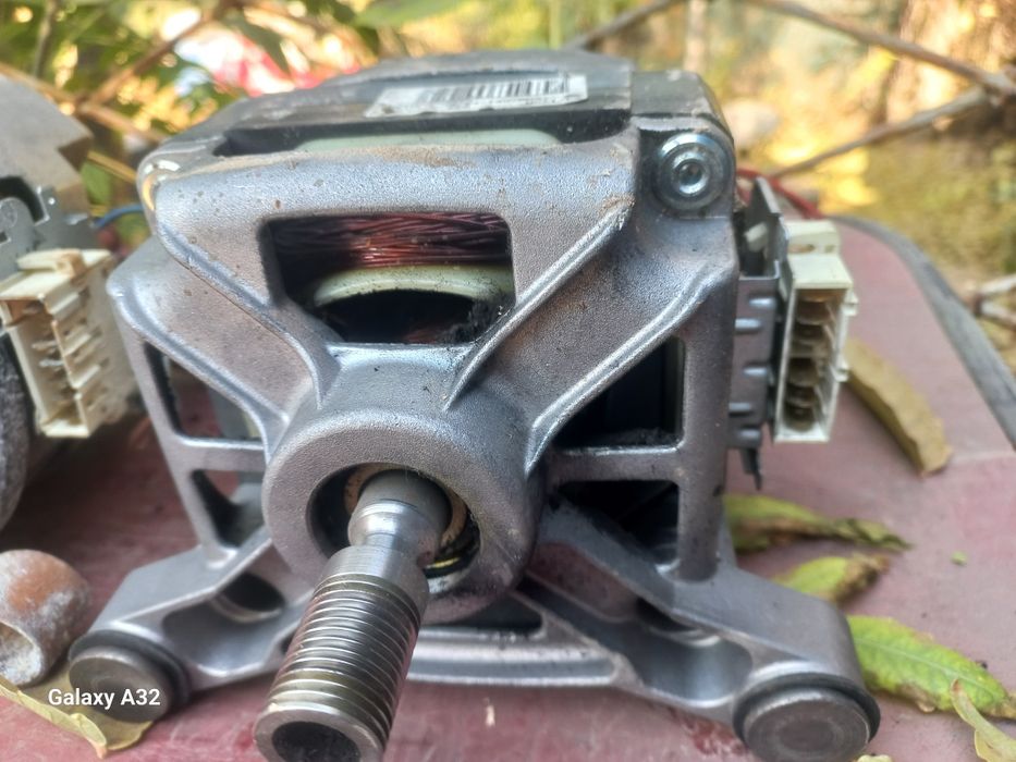 Маторы от стиральных машин разные  есть