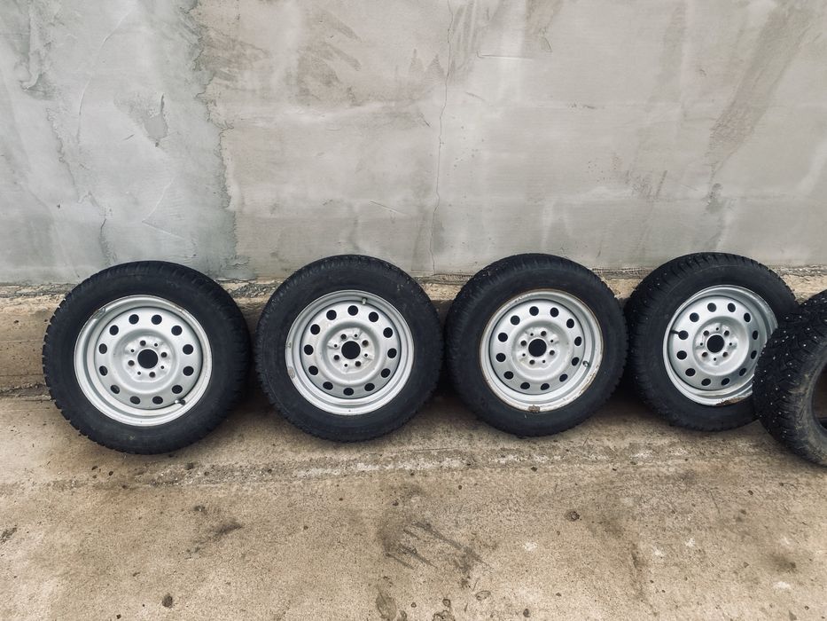 175/65R14 зимний комплект состояние отличное