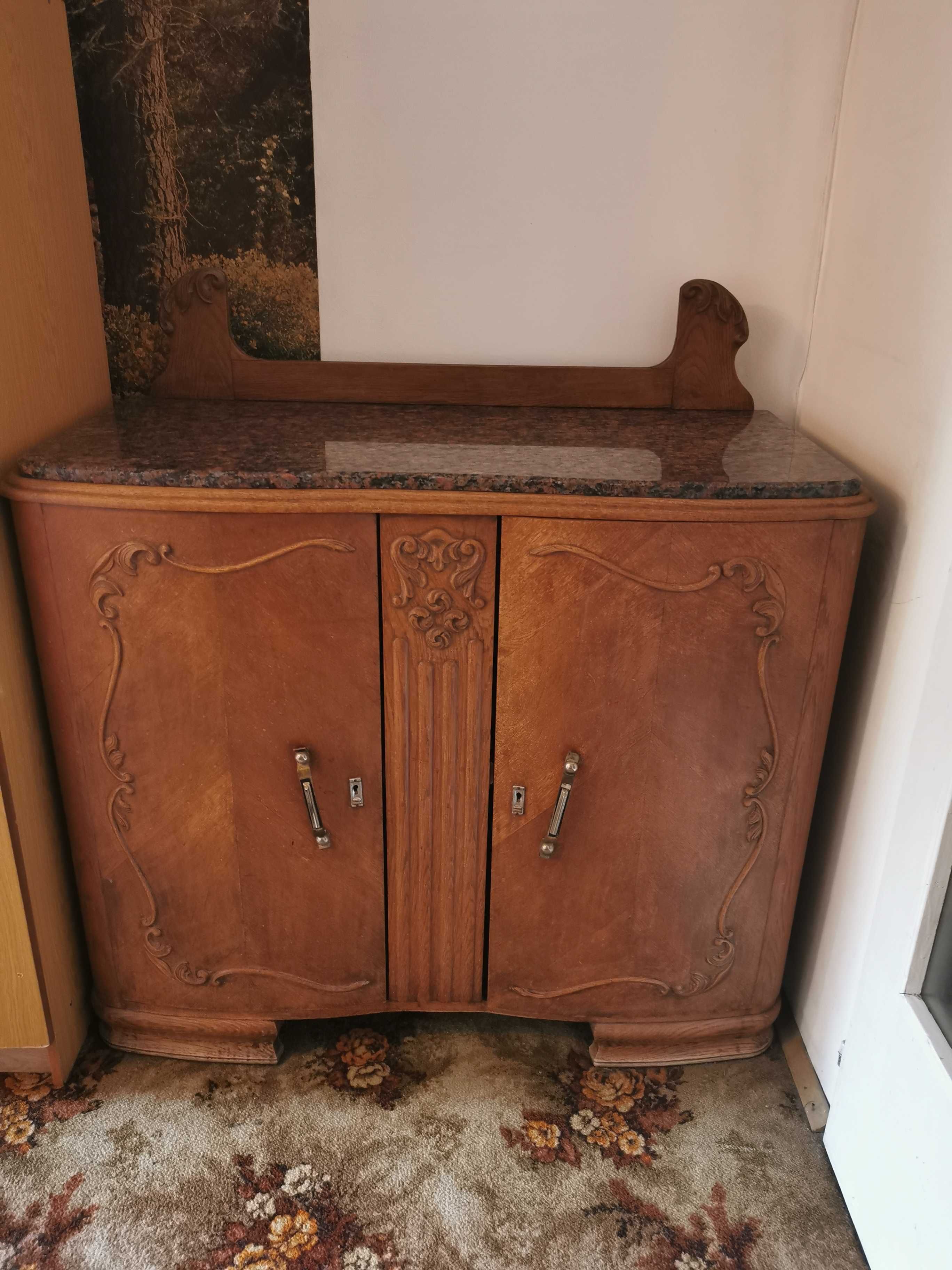 Старинен/Античен шкаф с мраморен плот