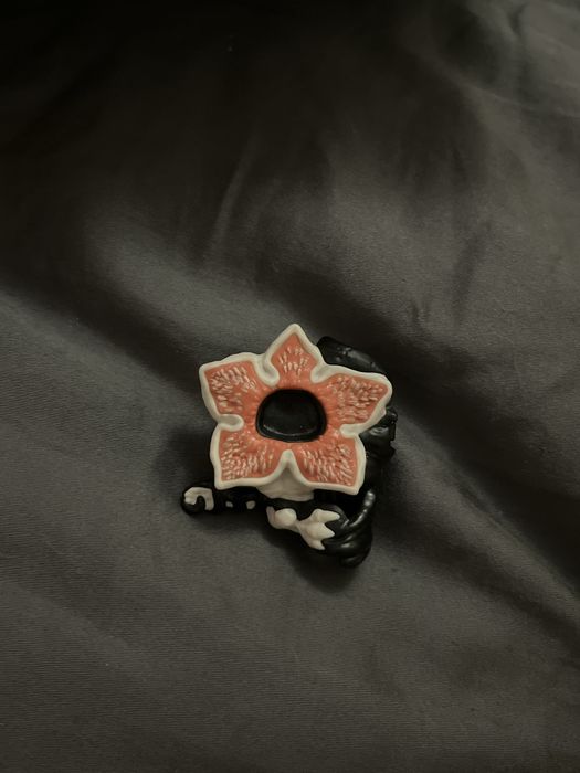 продаю фигурку «демогорган»