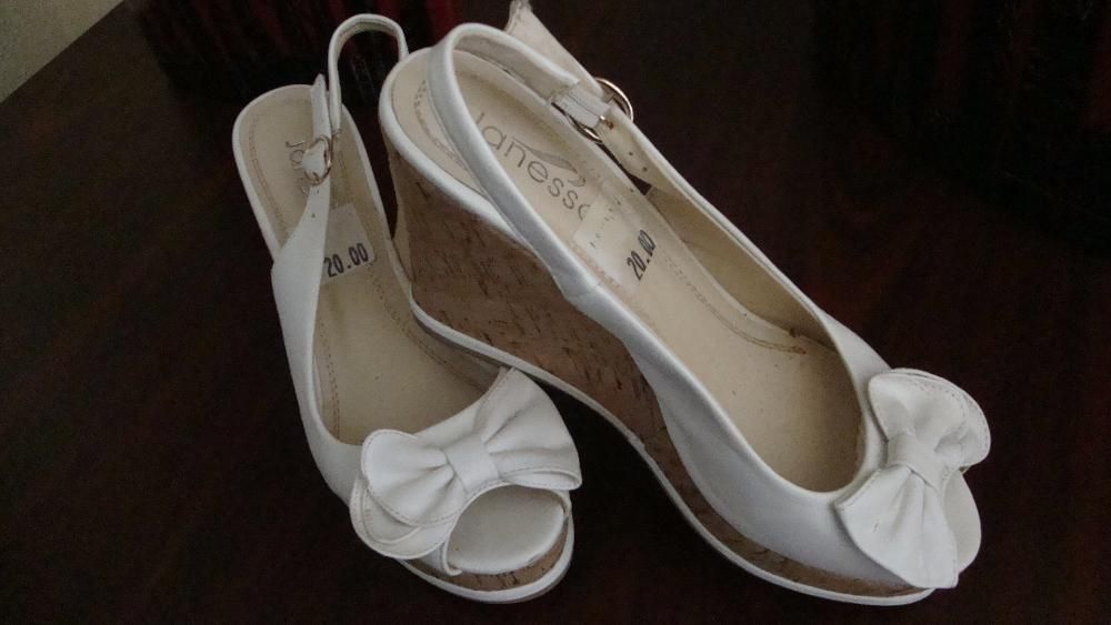 sandale cu talpa ortopedica