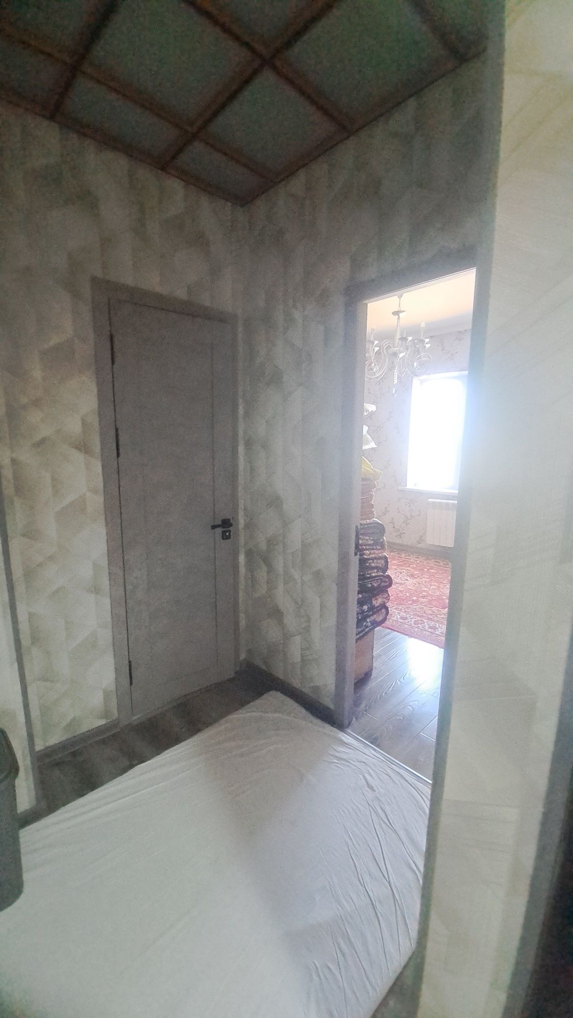 Продается 5 ком.кв. на 8 квартале Юнусабадского района