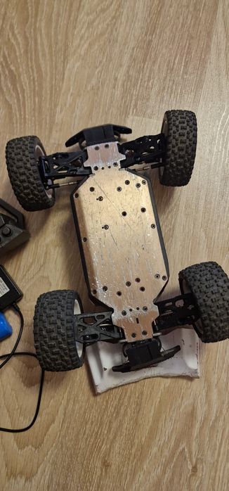 ‼️Mașină wltoys 144001 perfectă stare cu upgrade full box